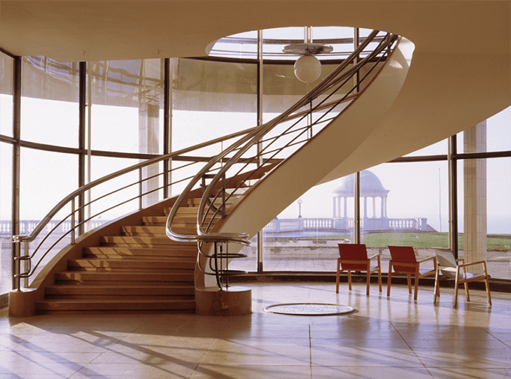 Bogentreppe De La Warr Pavilion (England)