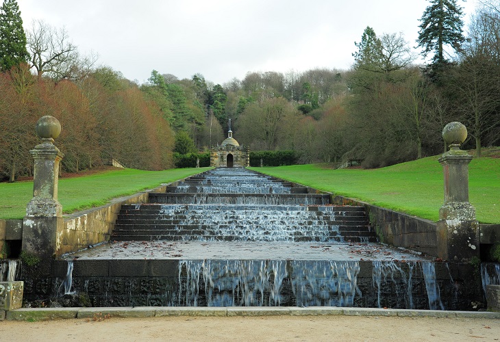 Landschaftlich gestaltete Stufen in Chatsworth House