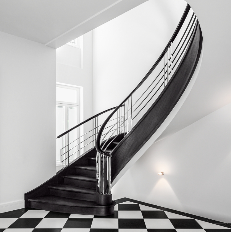 Stahlbetontreppe mit Holzbelag
