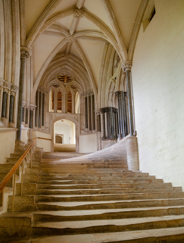 Stufen in der Kathedrale im englischen Wells
