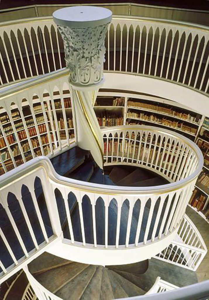 Wendeltreppe mit Spindel in der Bibliothek Weimar